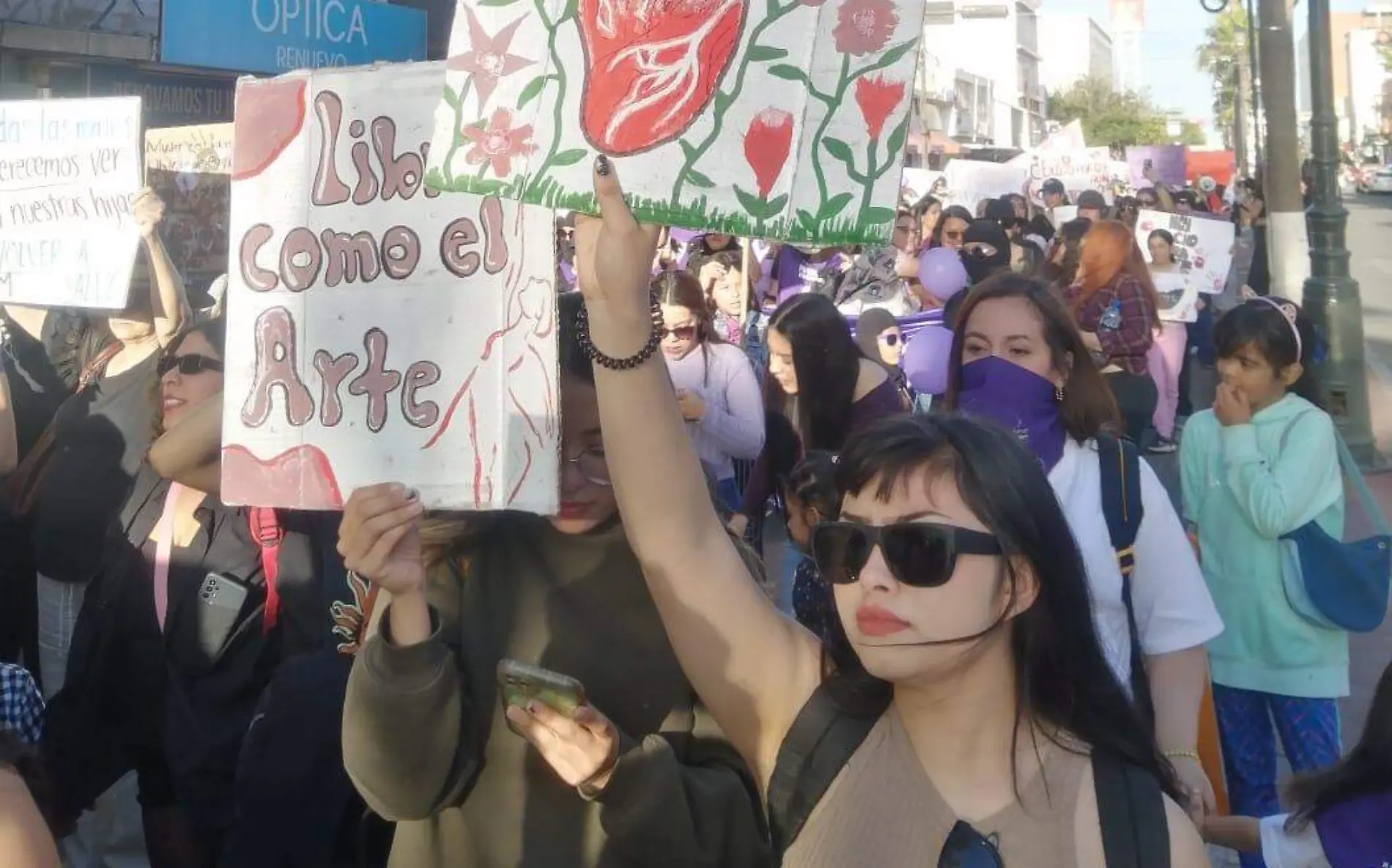 IMM brinda acompañamiento psicológico a mujeres durante la marcha del 8M